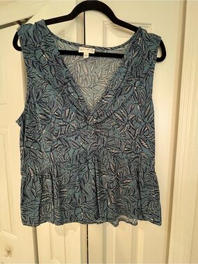 Wonderly Blue Leaf-Print V-Neck Tank